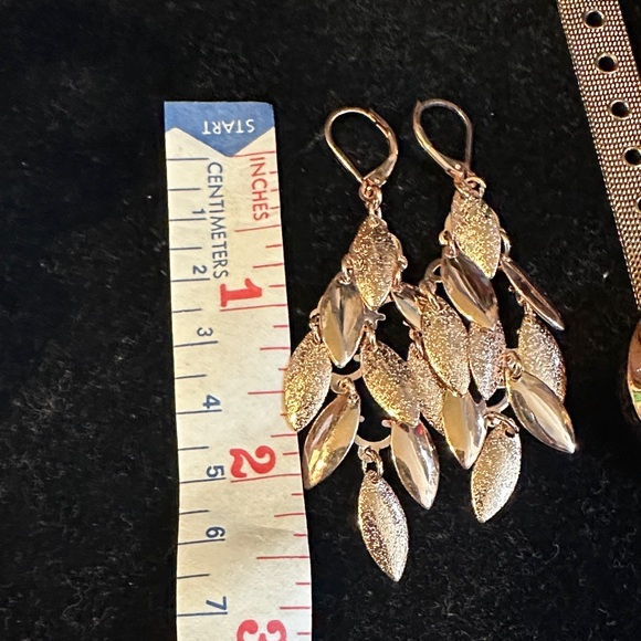 New York & Co rose gold tone Women's Quartz Watch and earrings. New - Picture 2 of 5